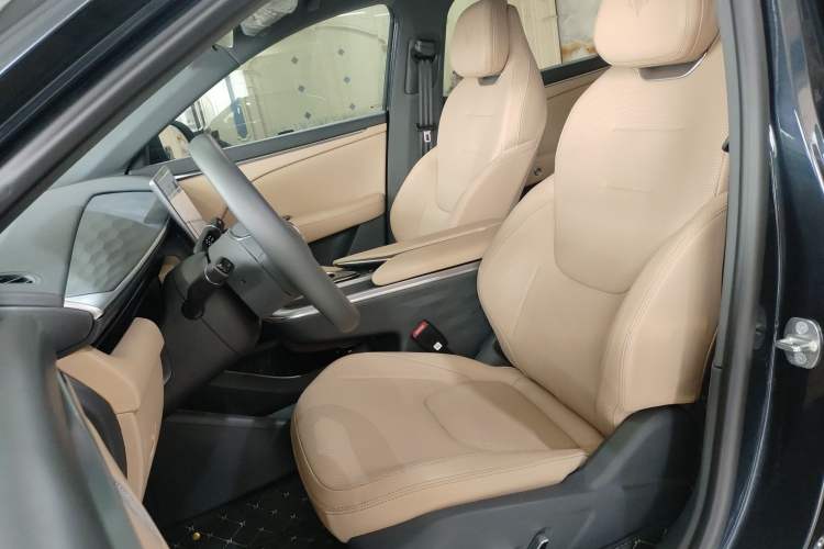 Used ARCFOX Alpha T5 2025 520 PRO Left Front Seat