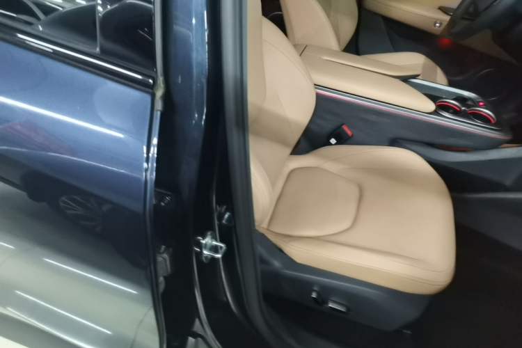Used ARCFOX Alpha T5 2025 520 MAX Right Front Seat