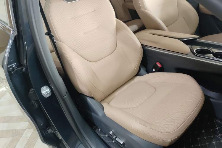 Used ARCFOX Alpha T5 2025 520 PRO Right Front Seat