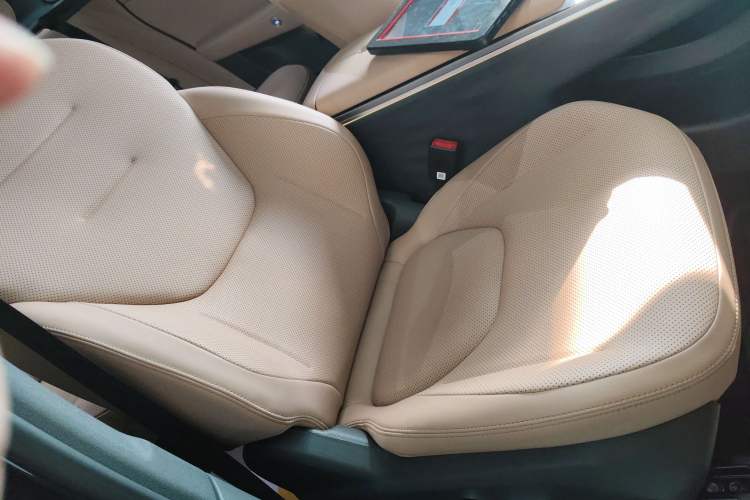 Used ARCFOX Alpha T5 2025 520 MAX Right Front Seat