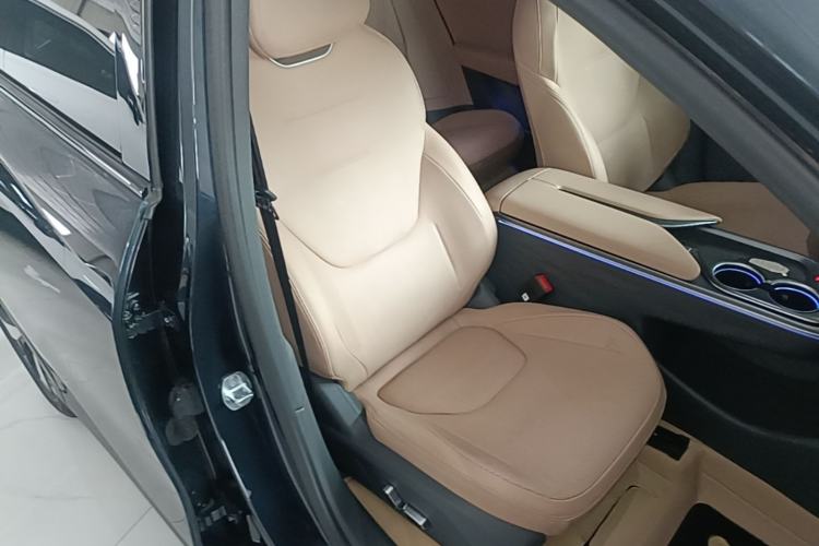 Used ARCFOX Alpha T5 2025 520 MAX Right Front Seat