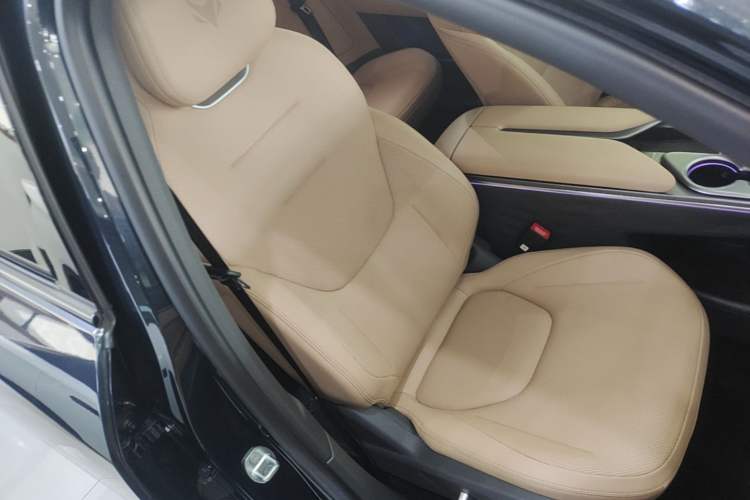 Used ARCFOX Alpha T5 2025 520 MAX Right Front Seat