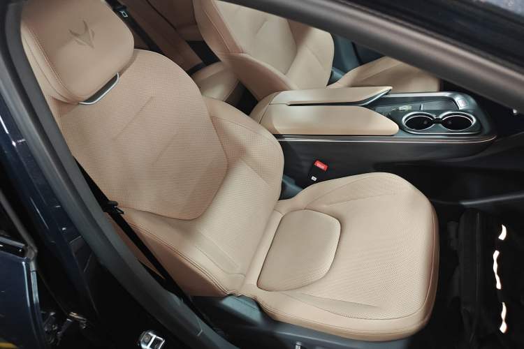 Used ARCFOX Alpha T5 2025 520 MAX Right Front Seat