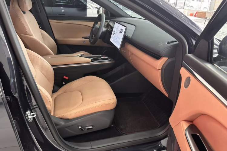 Used ARCFOX Alpha T5 2025 520 PRO Right Front Seat