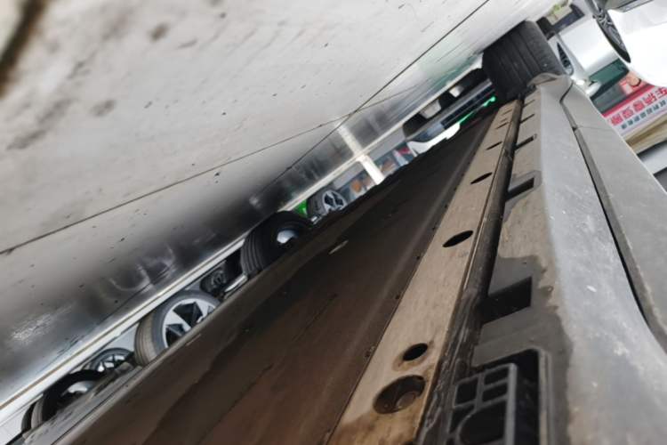 Used ARCFOX Alpha T5 2025 520 MAX Right Side Sill