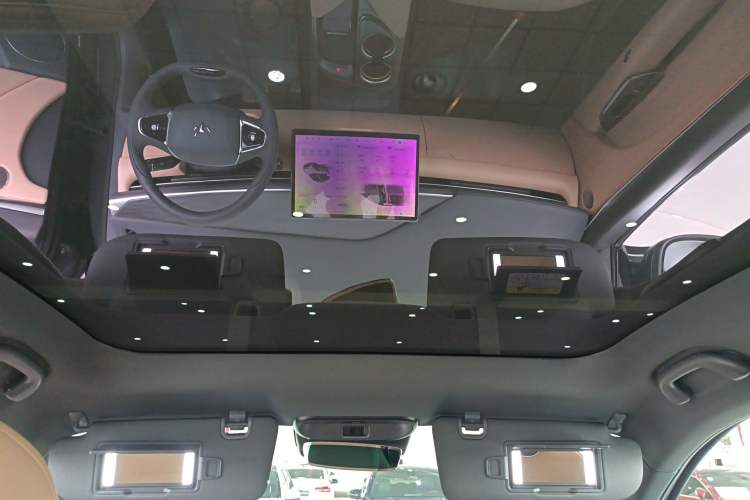 Used ARCFOX Alpha T5 2025 520 MAX Headliner