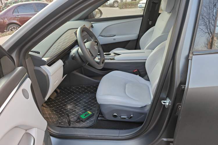 Used ARCFOX Alpha T5 2025 520 MAX Left Front Seat