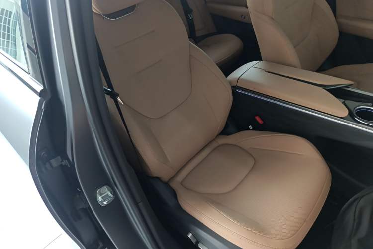 Used ARCFOX Alpha T5 2025 520 MAX Right Front Seat