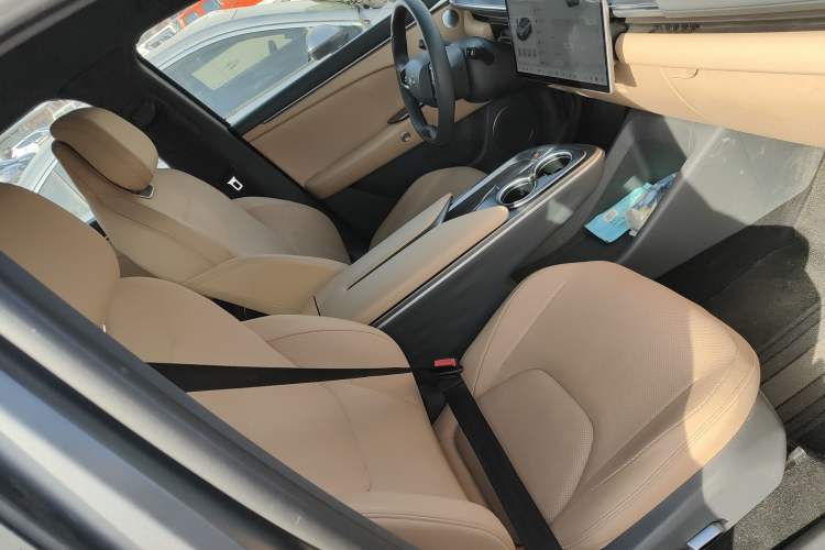 Used ARCFOX Alpha T5 2025 520 MAX Right Front Seat