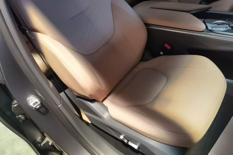 Used ARCFOX Alpha T5 2025 520 MAX Right Front Seat