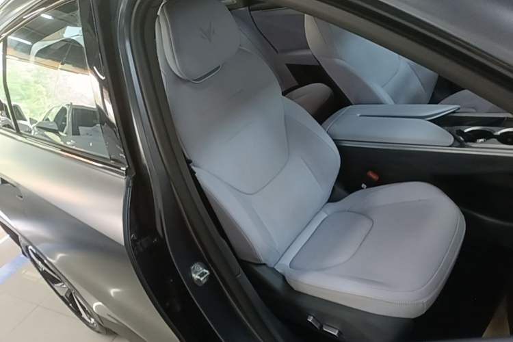 Used ARCFOX Alpha T5 2025 520 PRO Right Front Seat