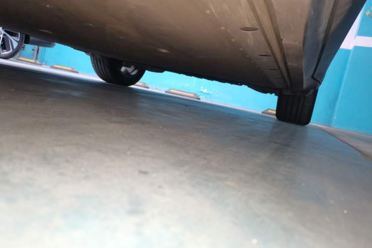 Used ARCFOX Alpha T5 2025 520 MAX Chassis Front Left