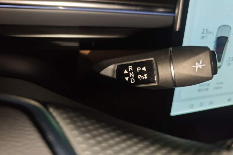 Used ARCFOX Alpha T5 2025 520 MAX Gear Lever