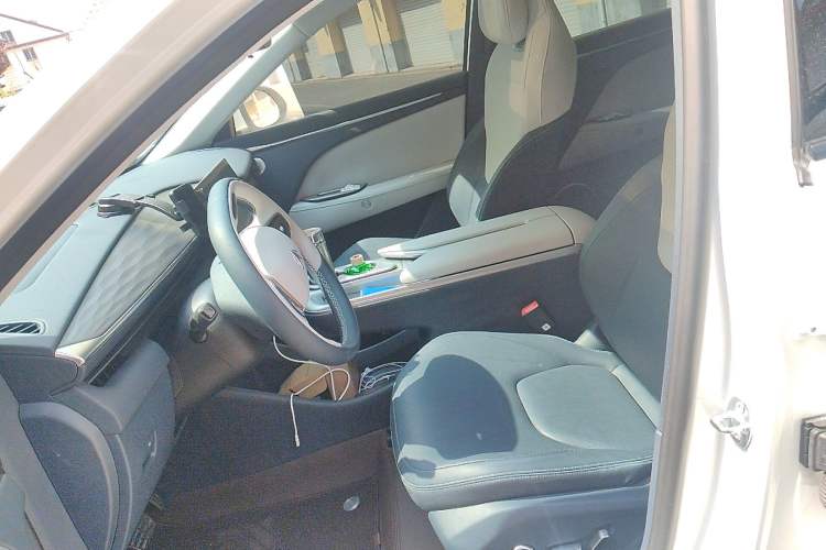 Used ARCFOX Alpha T5 2025 520 PRO Left Front Seat