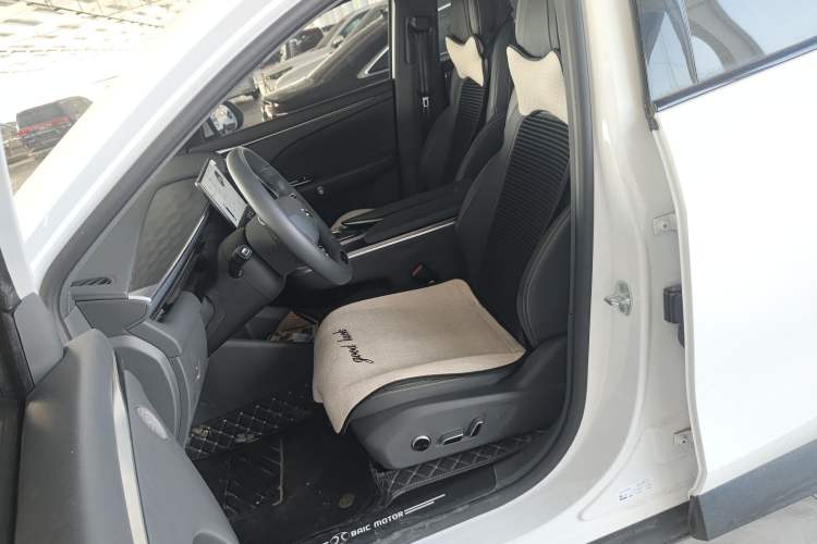 Used ARCFOX Alpha T5 2025 520 PRO Left Front Seat
