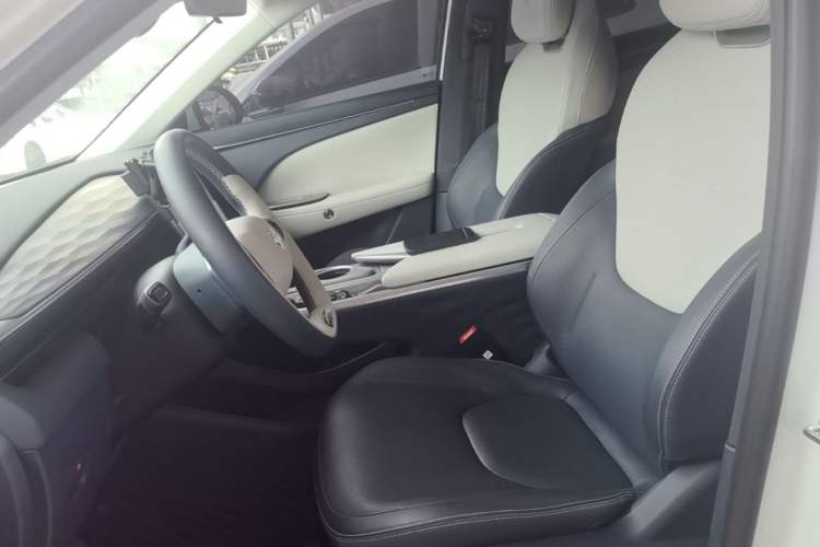 Used ARCFOX Alpha T5 2025 520 PRO Left Front Seat