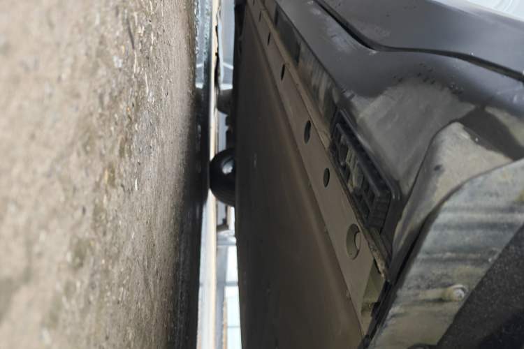 Used ARCFOX Alpha T5 2025 520 MAX Left Side Sill