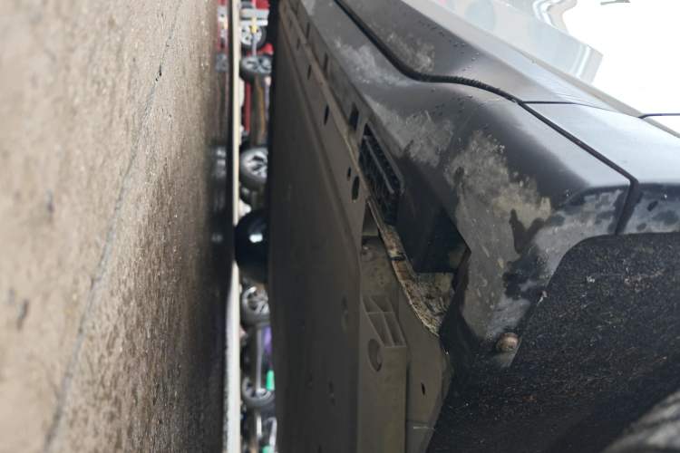 Used ARCFOX Alpha T5 2025 520 MAX Right Side Sill
