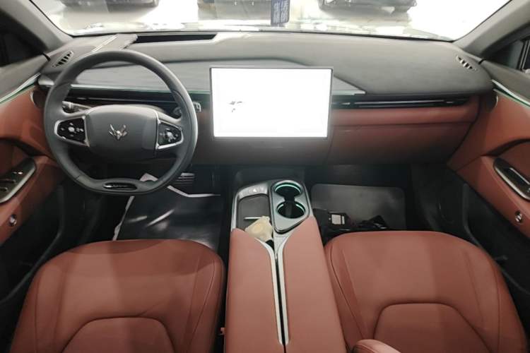 Used ARCFOX Alpha T5 2026 Model Range-Extended 1215 Yuanjing Smart Driving Version Center Console