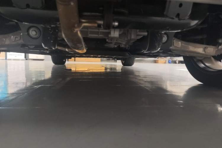 Used ARCFOX Alpha T5 2026 Model Range-Extended 1215 Yuanjing Smart Driving Version Chassis Rear