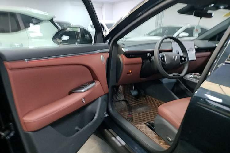 Used ARCFOX Alpha T5 2026 Model Range-Extended 1215 Yuanjing Smart Driving Version Driver Seat