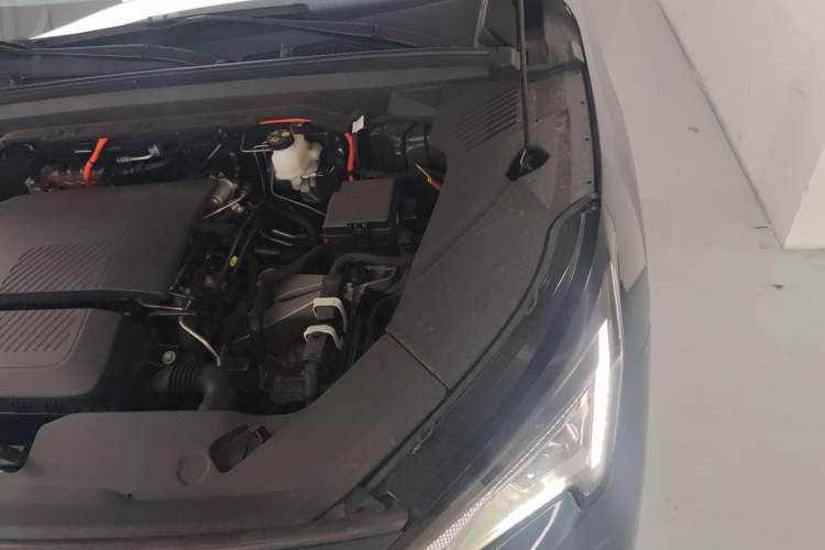 Used ARCFOX Alpha T5 2026 Model Range-Extended 1215 Yuanjing Smart Driving Version Engine Bay Left