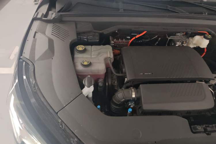 Used ARCFOX Alpha T5 2026 Model Range-Extended 1215 Yuanjing Smart Driving Version Engine Bay Right
