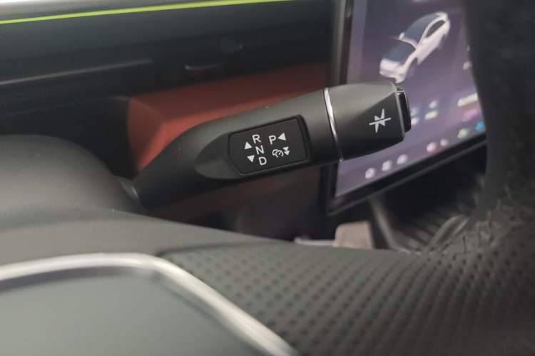 Used ARCFOX Alpha T5 2026 Model Range-Extended 1215 Yuanjing Smart Driving Version Gear Lever