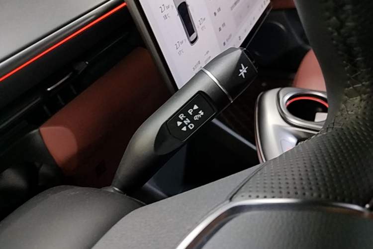 Used ARCFOX Alpha T5 2026 Model Range-Extended 1215 Yuanjing Smart Driving Version Gear Lever