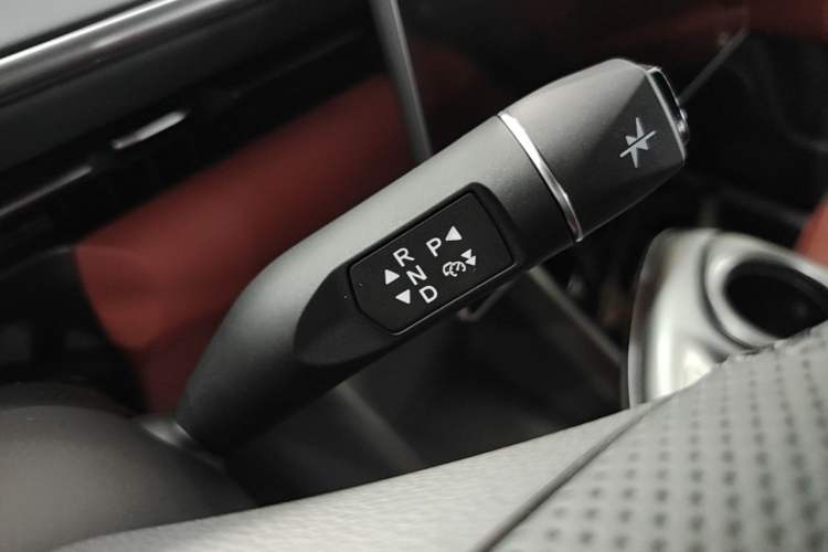 Used ARCFOX Alpha T5 2026 Model Range-Extended 1215 Yuanjing Smart Driving Version Gear Lever