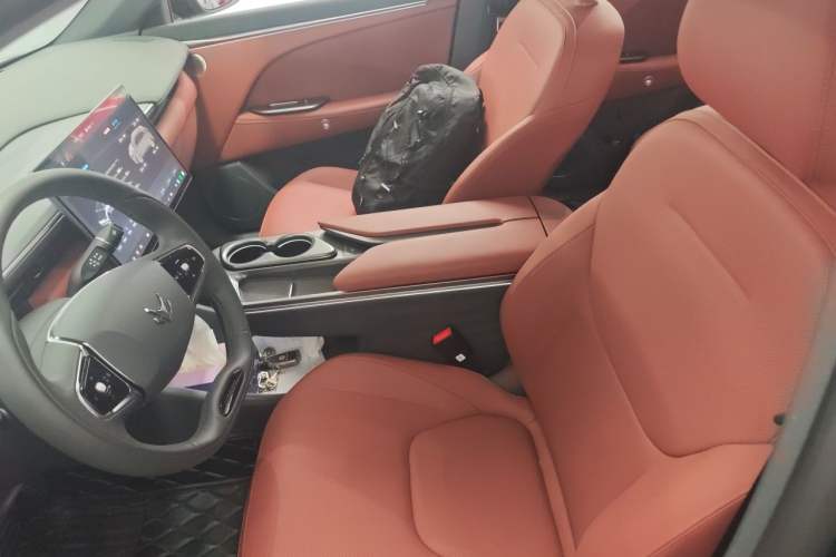 Used ARCFOX Alpha T5 2026 Model Range-Extended 1215 Yuanjing Smart Driving Version Left Front Seat