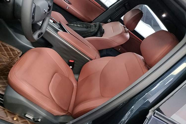 Used ARCFOX Alpha T5 2026 Model Range-Extended 1215 Yuanjing Smart Driving Version Left Front Seat