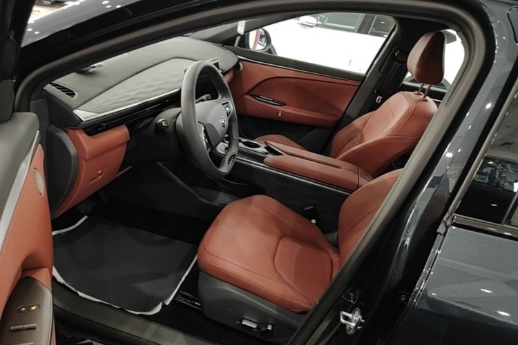 Used ARCFOX Alpha T5 2026 Model Range-Extended 1215 Yuanjing Smart Driving Version Left Front Seat