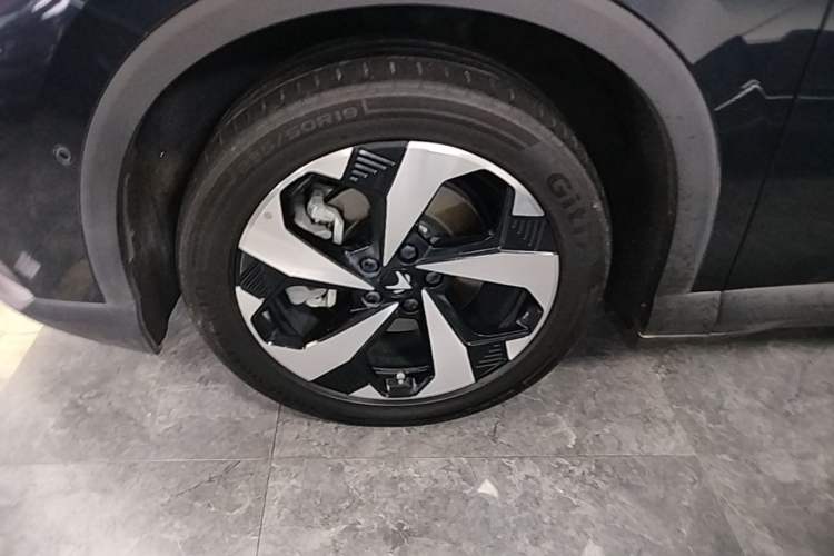 Used ARCFOX Alpha T5 2026 Model Pure Electric 660 Yuanjing Divine Driving Version Left Front Wheel Hub