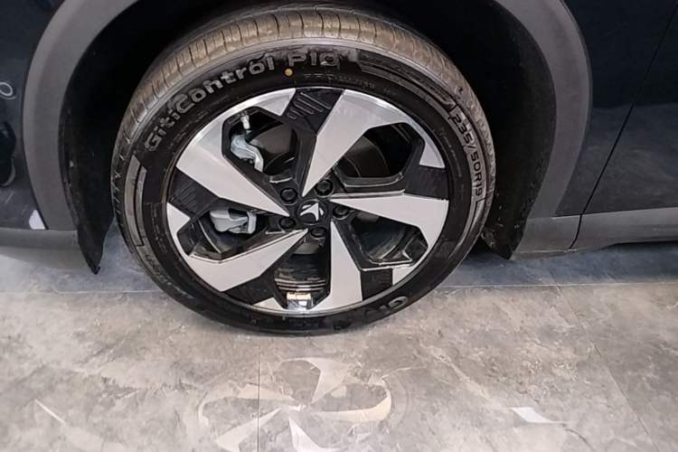Used ARCFOX Alpha T5 2026 Model Range-Extended 1215 Yuanjing Smart Driving Version Left Front Wheel Hub
