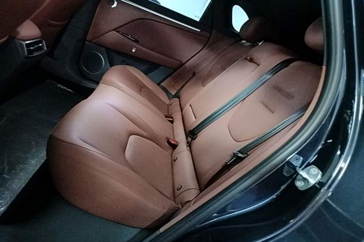 Used ARCFOX Alpha T5 2026 Model Pure Electric 660 Yuanjing Divine Driving Version Left Rear Seat