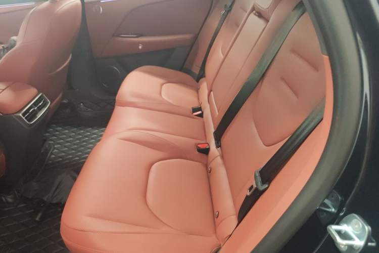 Used ARCFOX Alpha T5 2026 Model Range-Extended 1215 Yuanjing Smart Driving Version Left Rear Seat