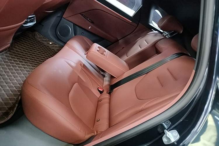 Used ARCFOX Alpha T5 2026 Model Range-Extended 1215 Yuanjing Smart Driving Version Left Rear Seat