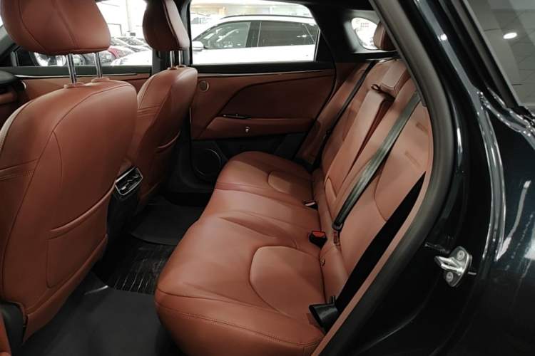 Used ARCFOX Alpha T5 2026 Model Range-Extended 1215 Yuanjing Smart Driving Version Left Rear Seat