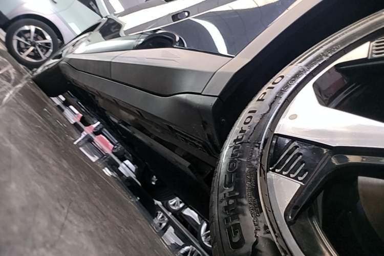 Used ARCFOX Alpha T5 2026 Model Range-Extended 1215 Yuanjing Smart Driving Version Left Side Sill