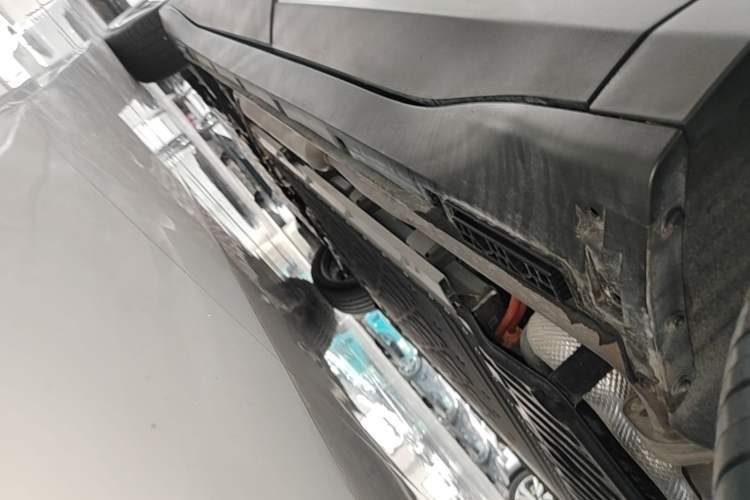 Used ARCFOX Alpha T5 2026 Model Range-Extended 1215 Yuanjing Smart Driving Version Left Side Sill