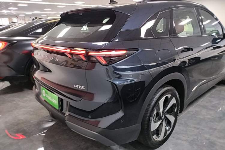 Used ARCFOX Alpha T5 2026 Model Range-Extended 1215 Yuanjing Smart Driving Version Rear