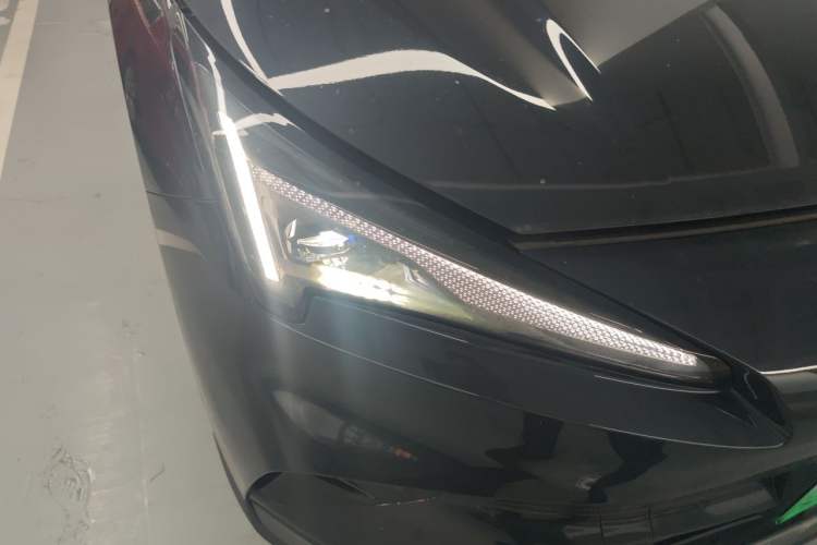 Used ARCFOX Alpha T5 2026 Model Range-Extended 1215 Yuanjing Smart Driving Version Right Front Headlight