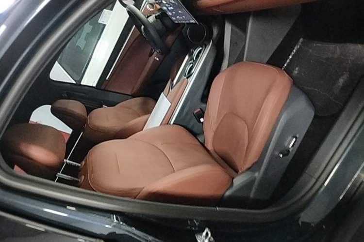 Used ARCFOX Alpha T5 2026 Model Pure Electric 660 Yuanjing Divine Driving Version Right Front Seat