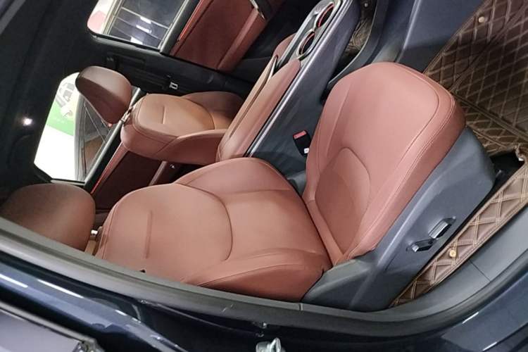 Used ARCFOX Alpha T5 2026 Model Range-Extended 1215 Yuanjing Smart Driving Version Right Front Seat
