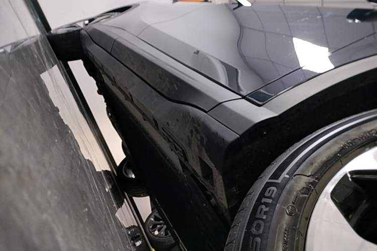Used ARCFOX Alpha T5 2026 Model Range-Extended 1215 Yuanjing Smart Driving Version Right Side Sill