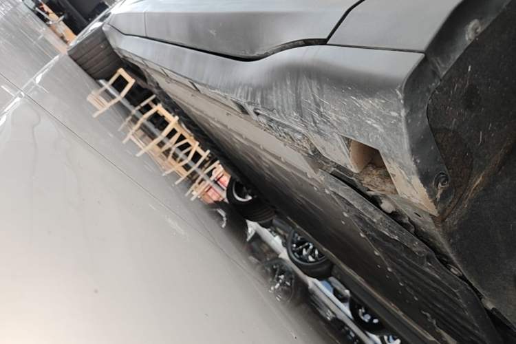 Used ARCFOX Alpha T5 2026 Model Range-Extended 1215 Yuanjing Smart Driving Version Right Side Sill