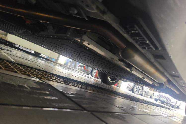 Used ARCFOX Alpha T5 2026 Model Range-Extended 1215 Yuanjing Smart Driving Version Chassis Front Left