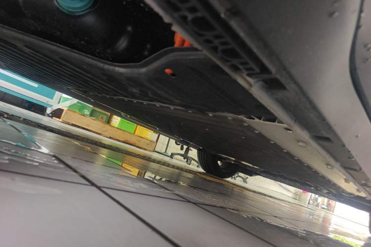 Used ARCFOX Alpha T5 2026 Model Range-Extended 1215 Yuanjing Smart Driving Version Chassis Rear Right