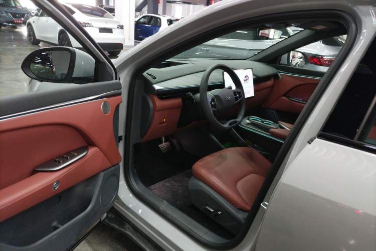 Used ARCFOX Alpha T5 2026 Model Range-Extended 1215 Yuanjing Smart Driving Version Driver Seat